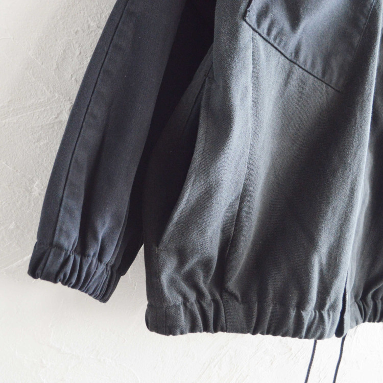 機能性とデザインが調和した、デイリーに楽しめる春アウター。