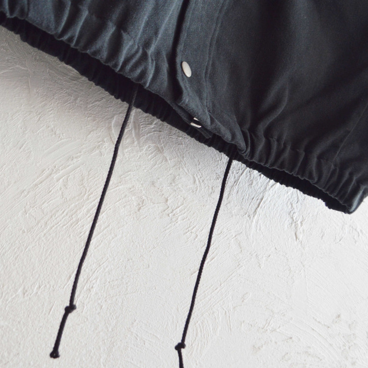 機能性とデザインが調和した、デイリーに楽しめる春アウター。