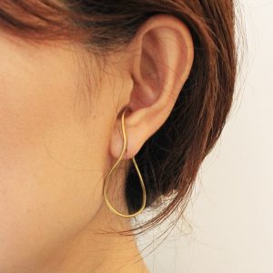 手仕事の温もりと、そっと寄り添うアクセサリー