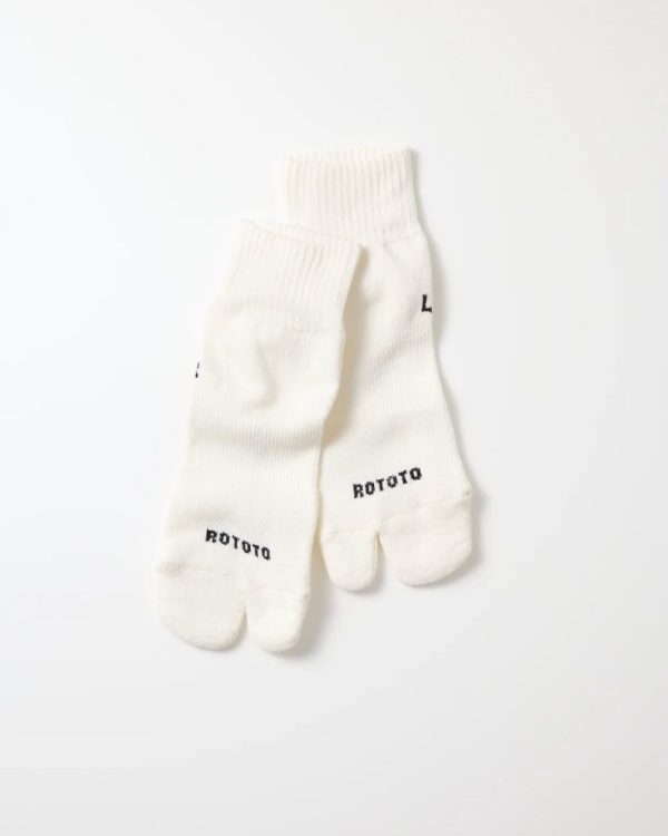 軽やかに、心地よく。ROTOTOの春夏ソックス