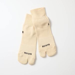 軽やかに、心地よく。ROTOTOの春夏ソックス