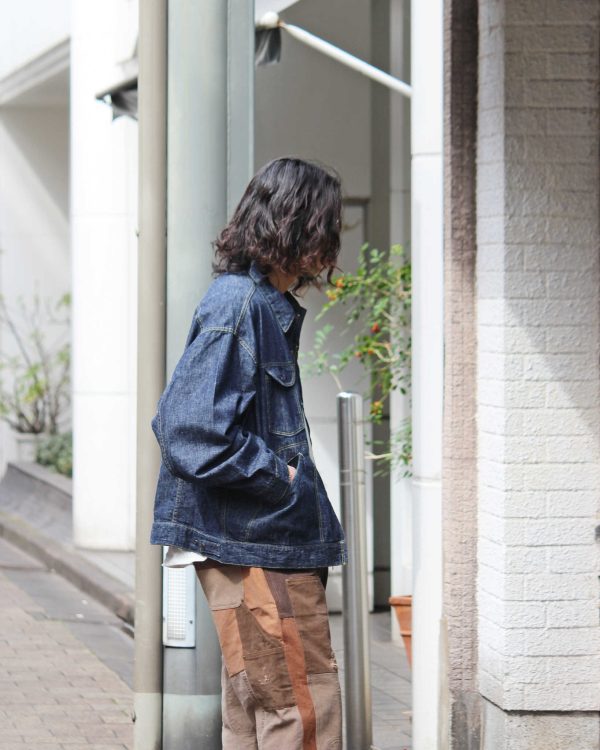 夏も羽織れる、遊び心と軽さを纏った一着