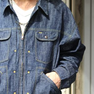 夏も羽織れる、遊び心と軽さを纏った一着