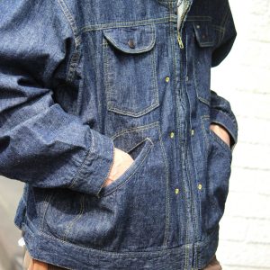 夏も羽織れる、遊び心と軽さを纏った一着