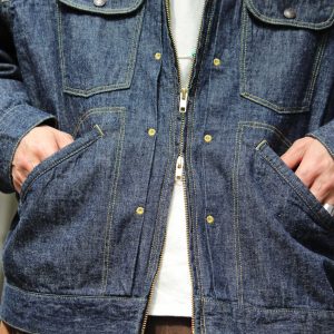 夏も羽織れる、遊び心と軽さを纏った一着