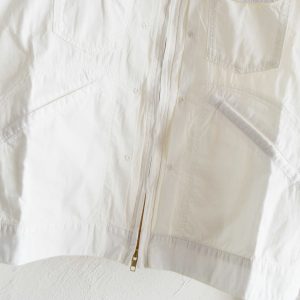 夏も羽織れる、遊び心と軽さを纏った一着