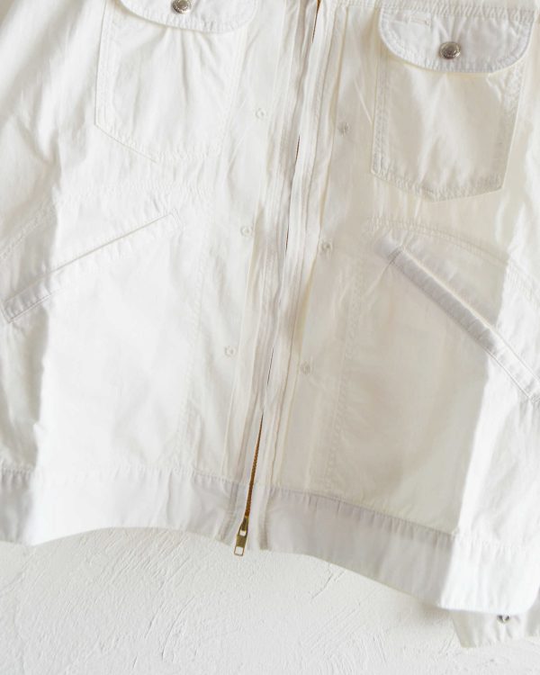 夏も羽織れる、遊び心と軽さを纏った一着