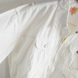 夏も羽織れる、遊び心と軽さを纏った一着