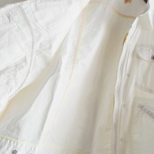 夏も羽織れる、遊び心と軽さを纏った一着