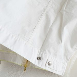 夏も羽織れる、遊び心と軽さを纏った一着