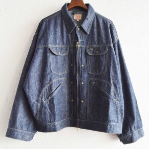 夏も羽織れる、遊び心と軽さを纏った一着