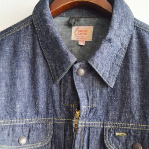 夏も羽織れる、遊び心と軽さを纏った一着