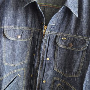 夏も羽織れる、遊び心と軽さを纏った一着