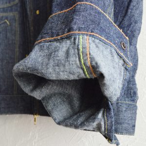 夏も羽織れる、遊び心と軽さを纏った一着