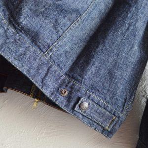 夏も羽織れる、遊び心と軽さを纏った一着