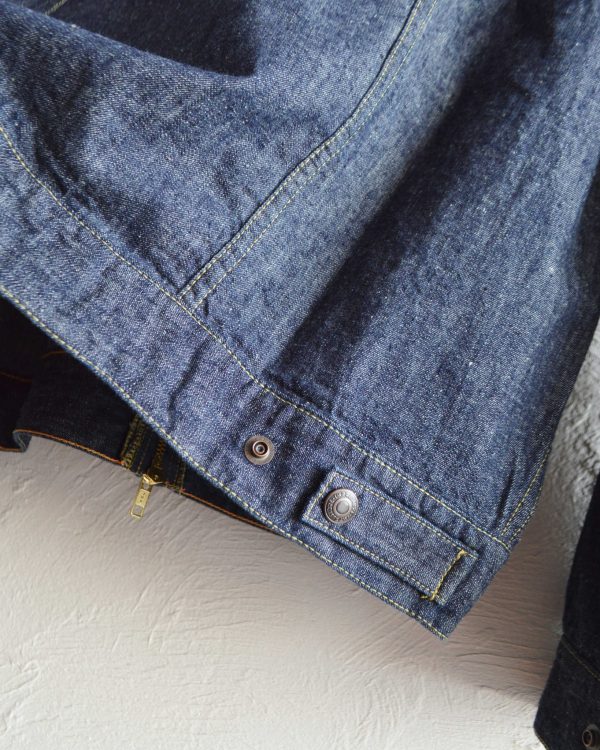 夏も羽織れる、遊び心と軽さを纏った一着