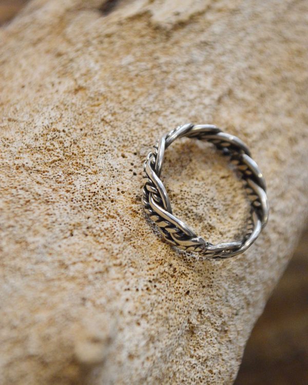 日常を少しだけ特別にしてくれるジュエリー