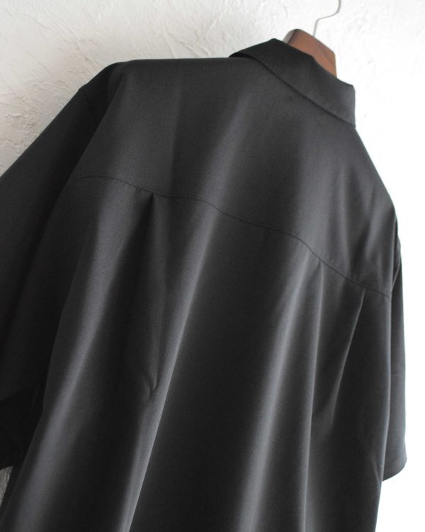 梅雨や蒸し暑い夏も快適なシャリシャリシャツ