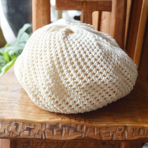 夏も心地よく、自由に楽しめる、ザックリ編みの万能ニットタム