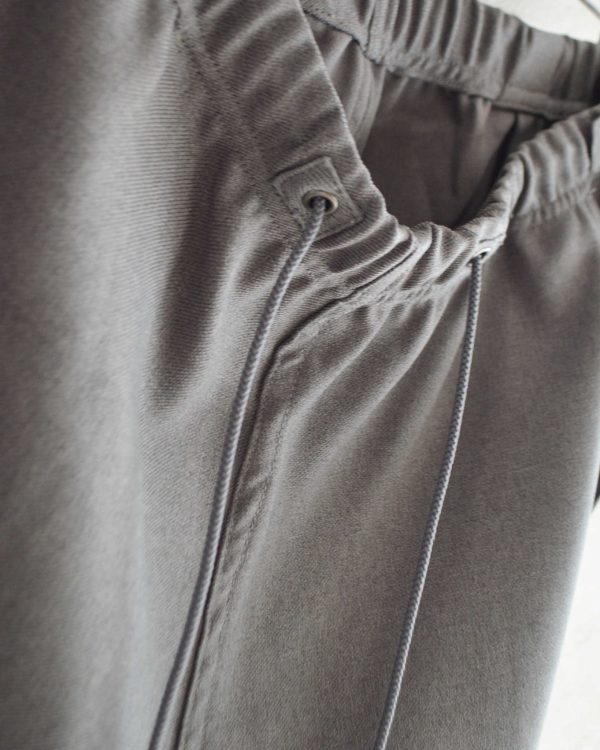 スタプレ素材で上品に!万能イージーカーゴショーツ