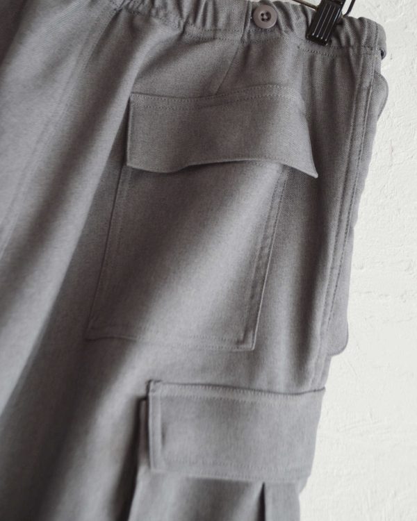 スタプレ素材で上品に!万能イージーカーゴショーツ