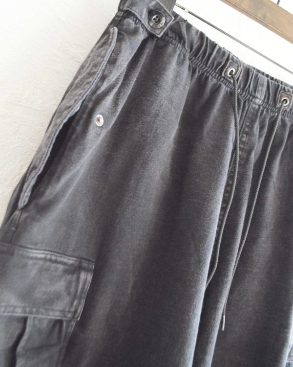 リアルな色褪せ感を纏ったイージーカーゴショーツ