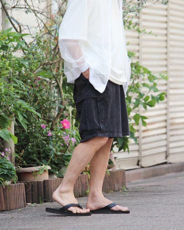 リアルな色褪せ感を纏ったイージーカーゴショーツ
