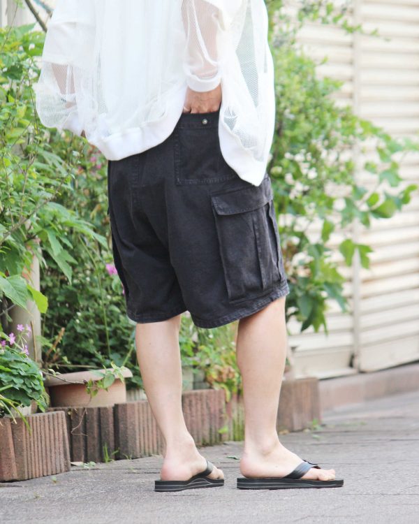 リアルな色褪せ感を纏ったイージーカーゴショーツ