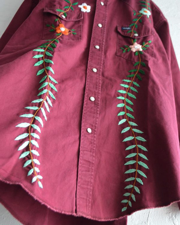 一点一点、手の温もりを感じる特別な刺繍シャツ