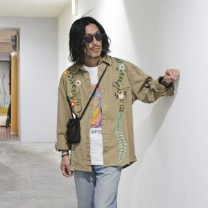 手刺繍シャツとクラフトアイテムの着こなし3選