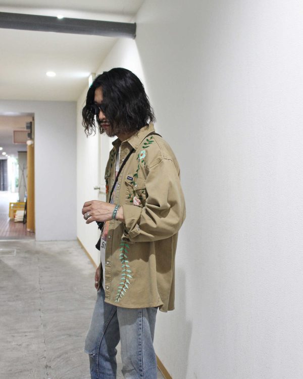 手刺繍シャツとクラフトアイテムの着こなし3選