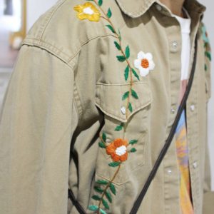 手刺繍シャツとクラフトアイテムの着こなし3選