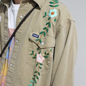 手刺繍シャツとクラフトアイテムの着こなし3選