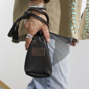 手刺繍シャツとクラフトアイテムの着こなし3選