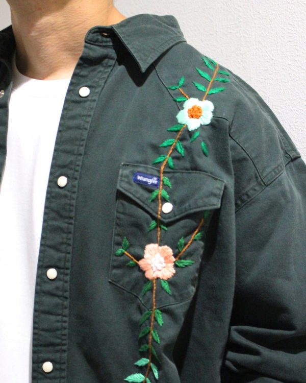 手刺繍シャツとクラフトアイテムの着こなし3選