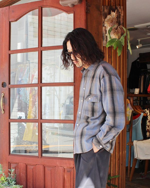 影のように馴染むチェック！遊び心のある大人の定番