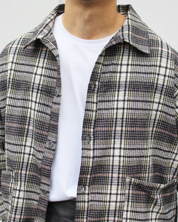 ラフに羽織れて、どこか上品。大人のチェックJKT