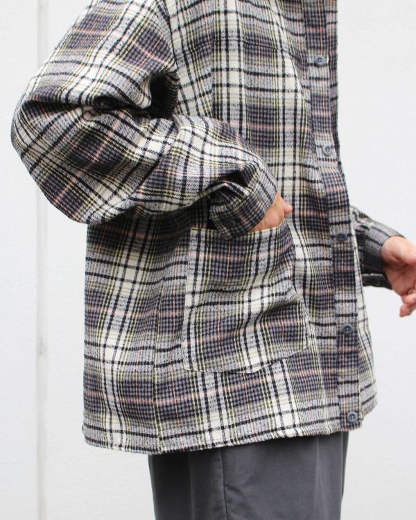 ラフに羽織れて、どこか上品。大人のチェックJKT