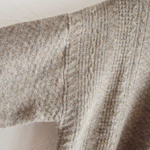 立体感と柔らかさを併せ持つ、病みつきミックスニット。