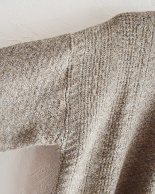 立体感と柔らかさを併せ持つ、病みつきミックスニット。