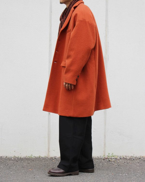 柔らかく、暖かいBASISBROEKの主役コート「BALENN」