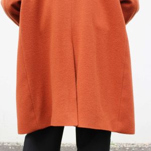 柔らかく、暖かいBASISBROEKの主役コート「BALENN」