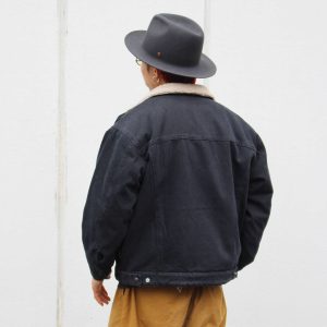 IMPRESTOREのDenim boa jacketスタイル