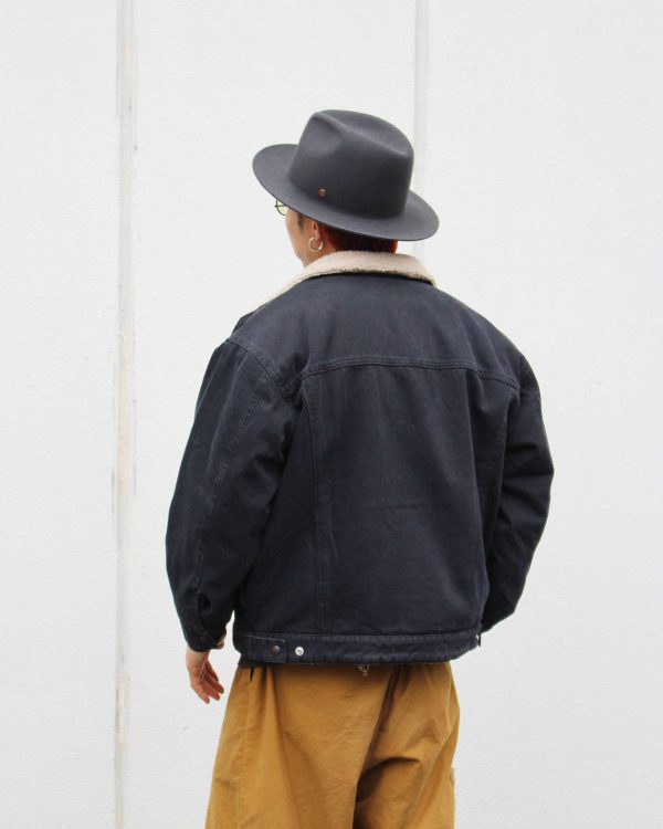 IMPRESTOREのDenim boa jacketスタイル