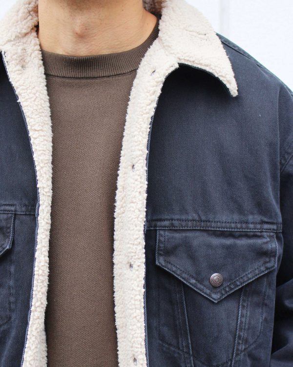 IMPRESTOREのDenim boa jacketスタイル