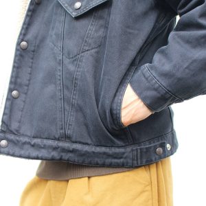 IMPRESTOREのDenim boa jacketスタイル