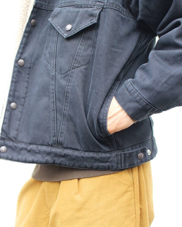 IMPRESTOREのDenim boa jacketスタイル
