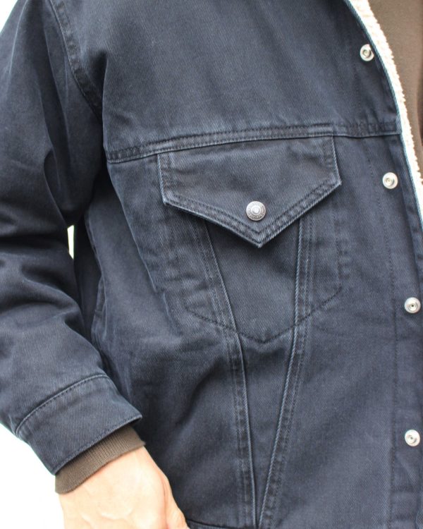 IMPRESTOREのDenim boa jacketスタイル