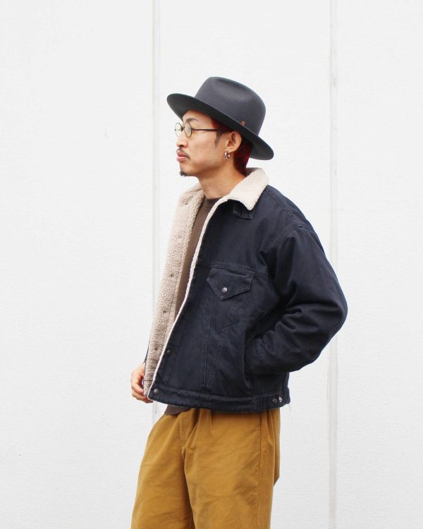 IMPRESTOREのDenim boa jacketスタイル