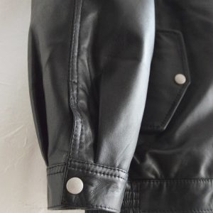 年末を飾るNasngwam.の新型レザージャケット